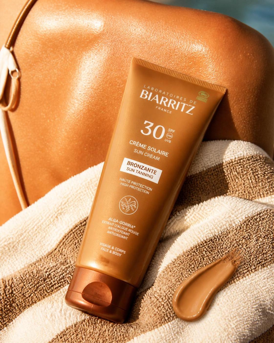 découvrez notre crème solaire bronzer qui protège efficacement votre peau tout en sublimant votre bronzage pour un teint doré et éclatant en toute sécurité.